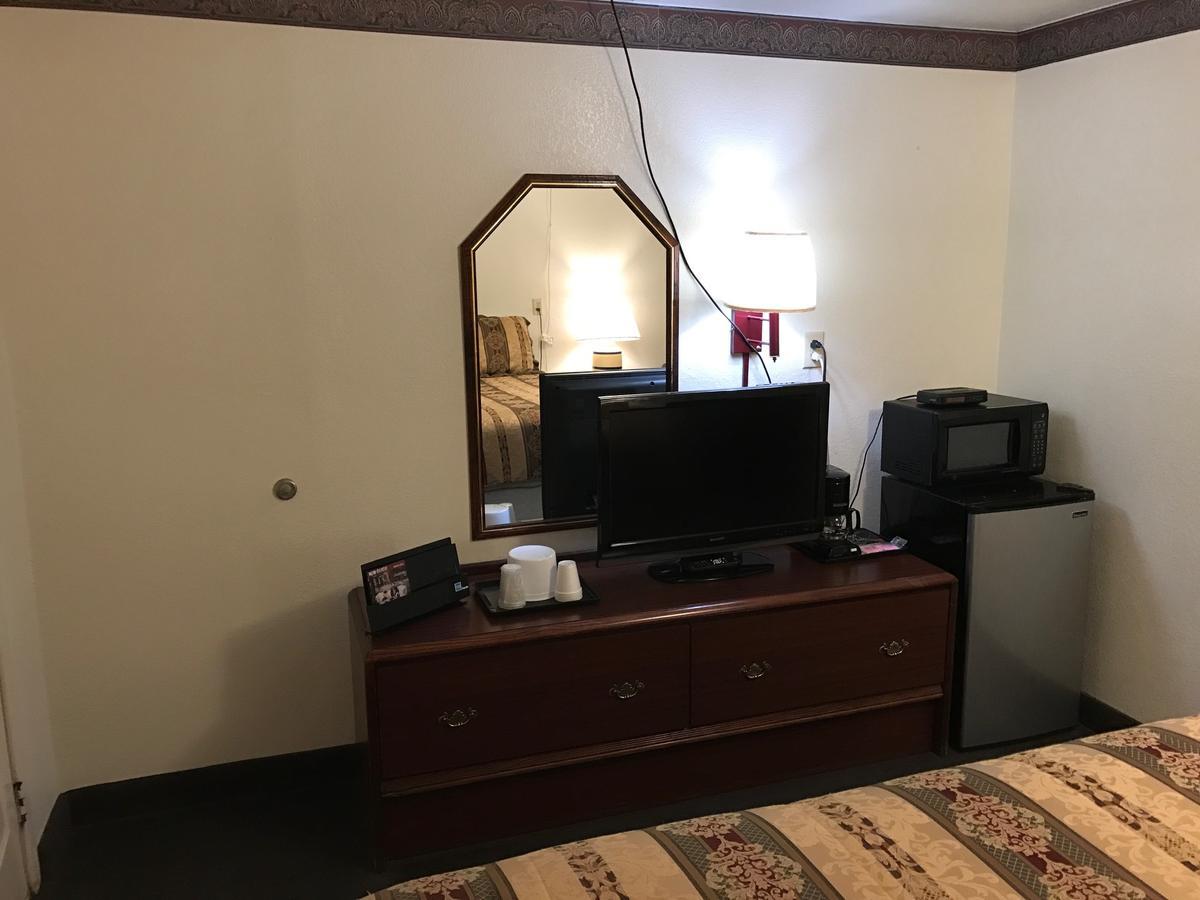 Budget Inn Of Brownfield Екстериор снимка