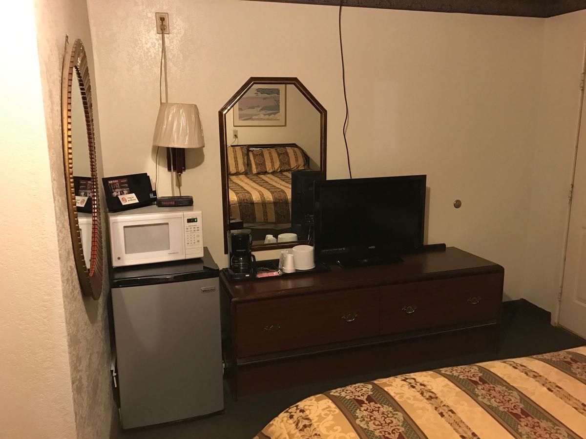 Budget Inn Of Brownfield Екстериор снимка