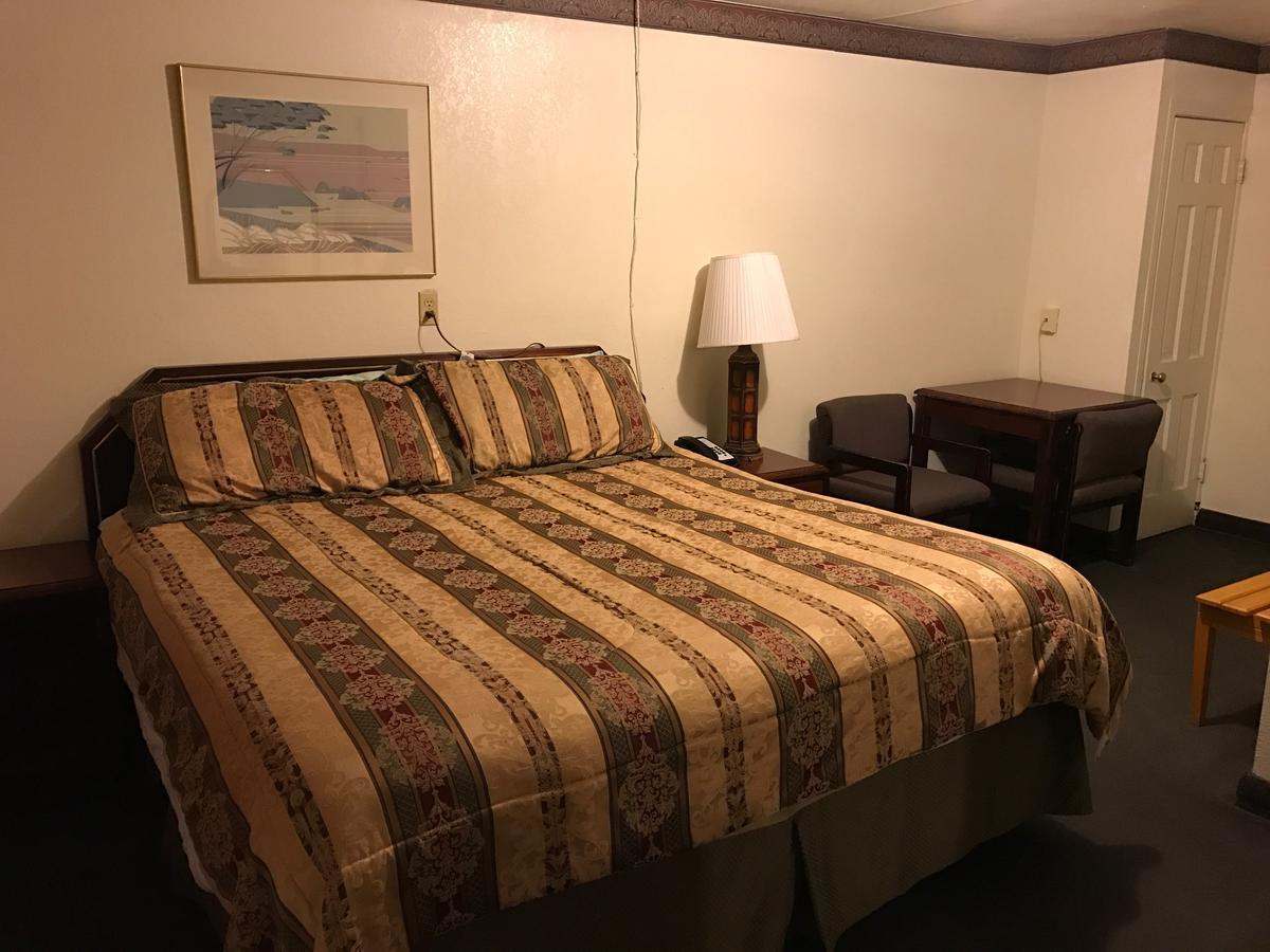Budget Inn Of Brownfield Екстериор снимка